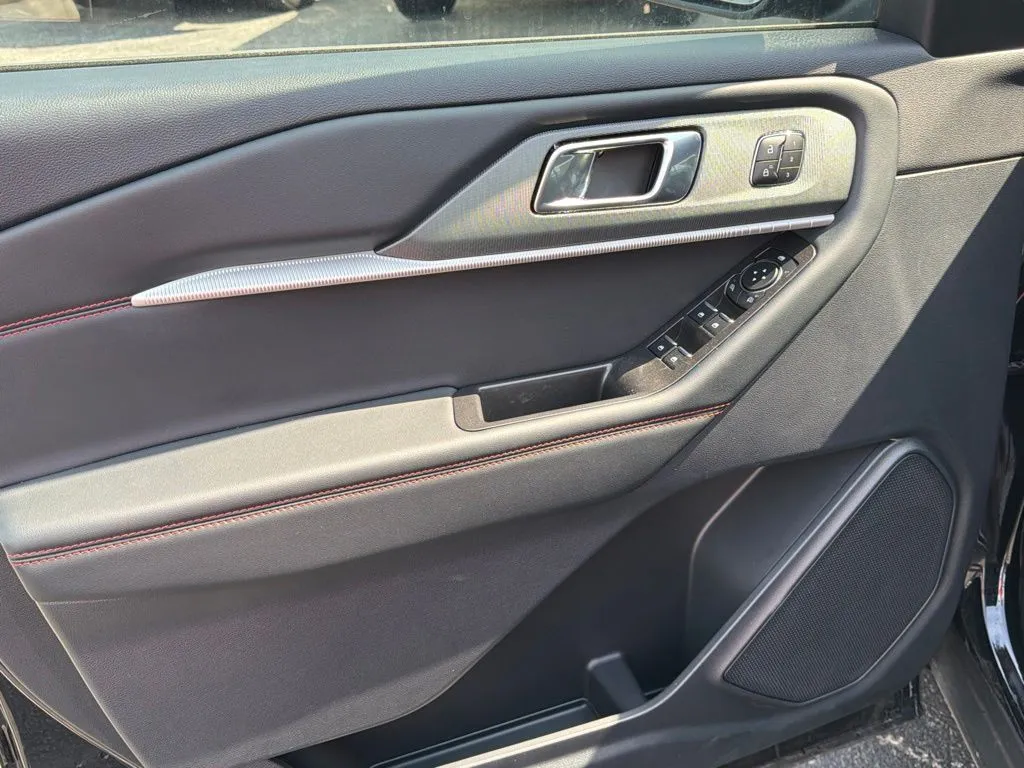 2026 Ford Explorer ST-Line - Photo 12