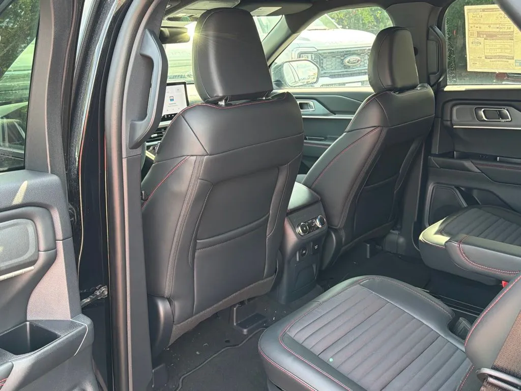 2026 Ford Explorer ST-Line - Photo 15