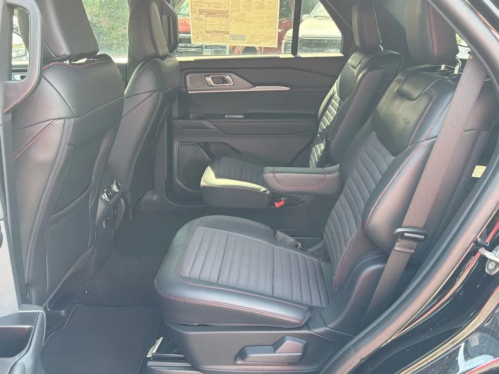 2026 Ford Explorer ST-Line - Photo 14