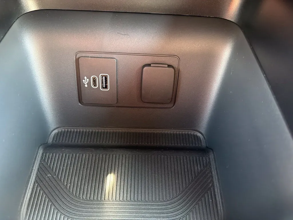 2026 Ford Explorer ST-Line - Photo 36
