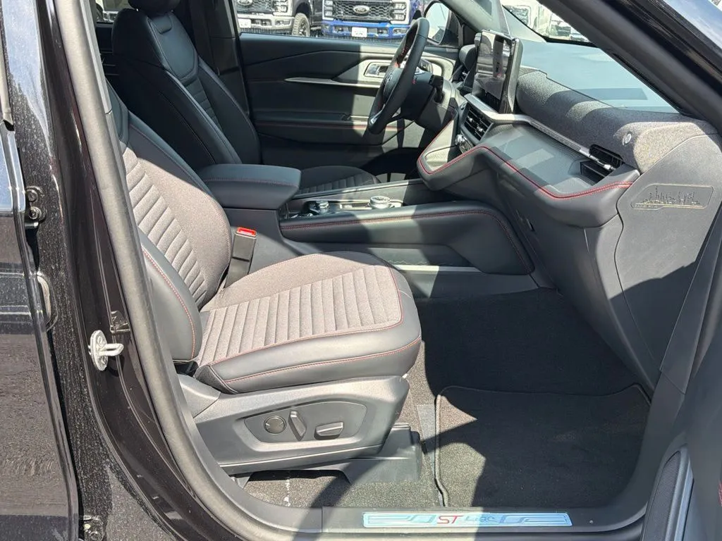2026 Ford Explorer ST-Line - Photo 19