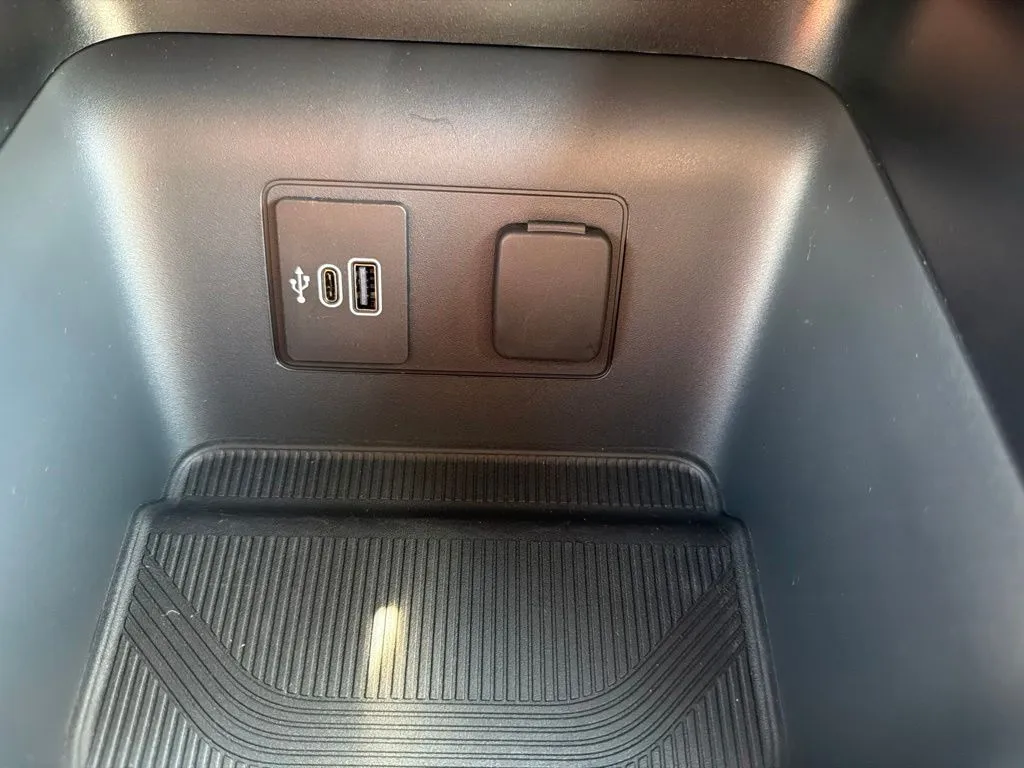 2026 Ford Explorer ST-Line - Photo 35
