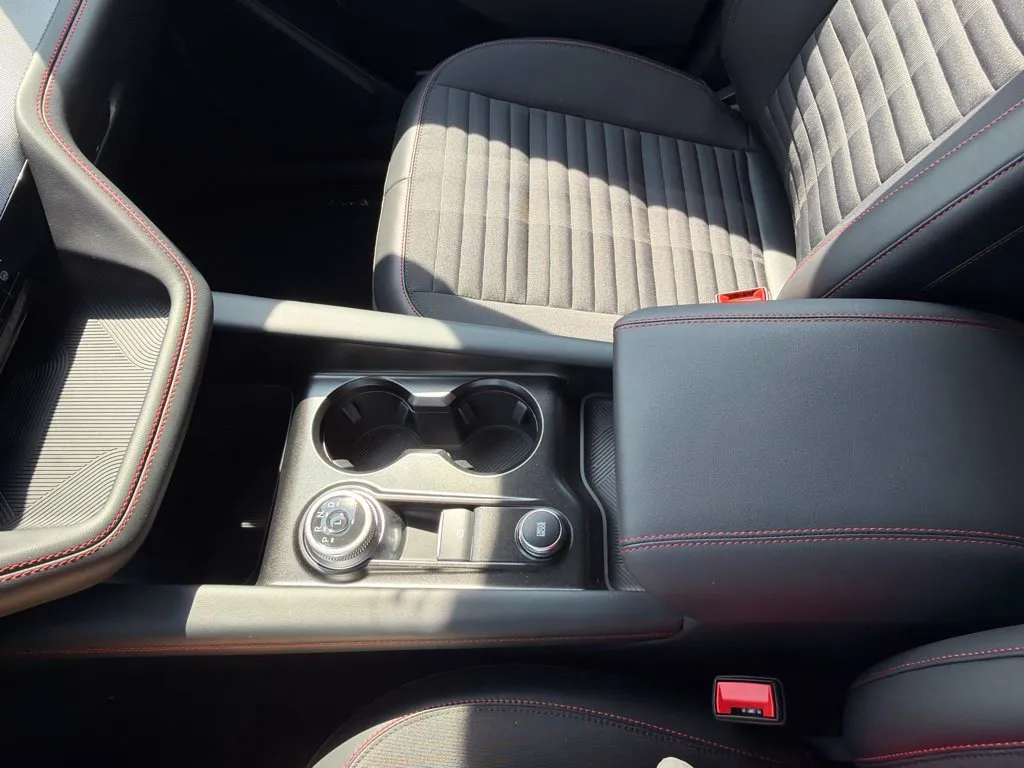 2026 Ford Explorer ST-Line - Photo 38