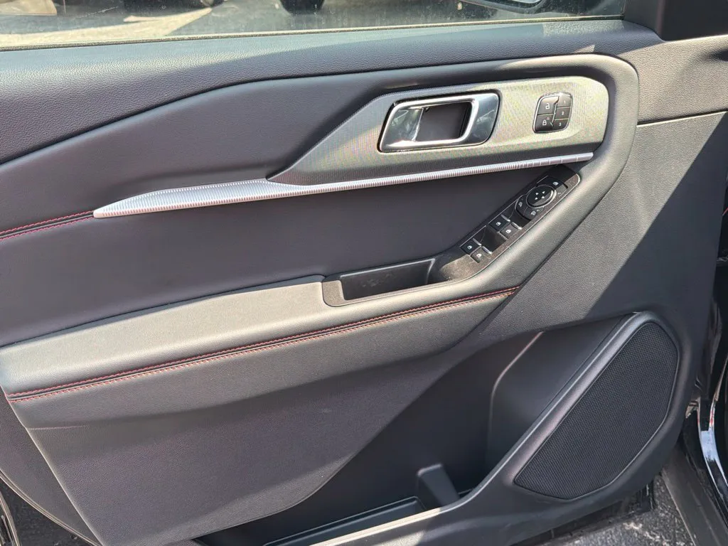 2026 Ford Explorer ST-Line - Photo 12