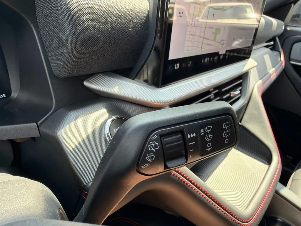 2026 Ford Explorer ST-Line - Photo 29