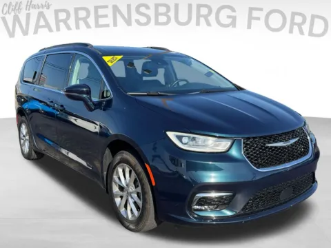 Blue 2022 Chrysler Pacifica Touring L for sale in Warrensburg, MO