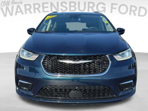 Photos of 2022 Chrysler Pacifica Touring L for sale in Warrensburg, MO at Warrensburg Ford