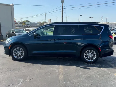 More photos of 2022 Chrysler Pacifica Touring L at Warrensburg Ford, MO