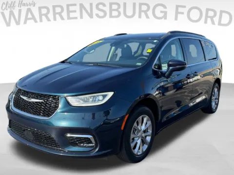 Another view of 2022 Chrysler Pacifica Touring L for sale in Warrensburg, MO at Warrensburg Ford