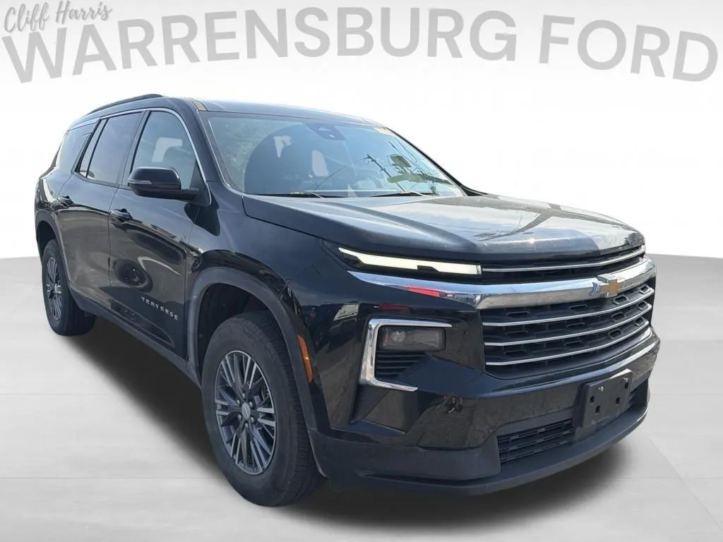Black 2025 Chevrolet Traverse LT for sale in Warrensburg, MO