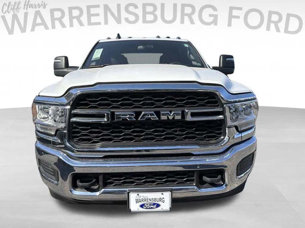 Used 2024 RAM Ram 2500 Pickup Tradesman with VIN 3C6UR5HL9RG125596 for sale in Kansas City