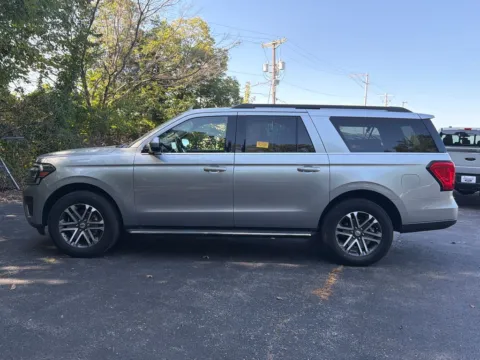 More photos of 2022 Ford Expedition Max XLT at Warrensburg Ford, MO