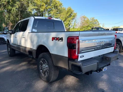 More photos of 2027 Ford F-350SD King Ranch at Warrensburg Ford, MO