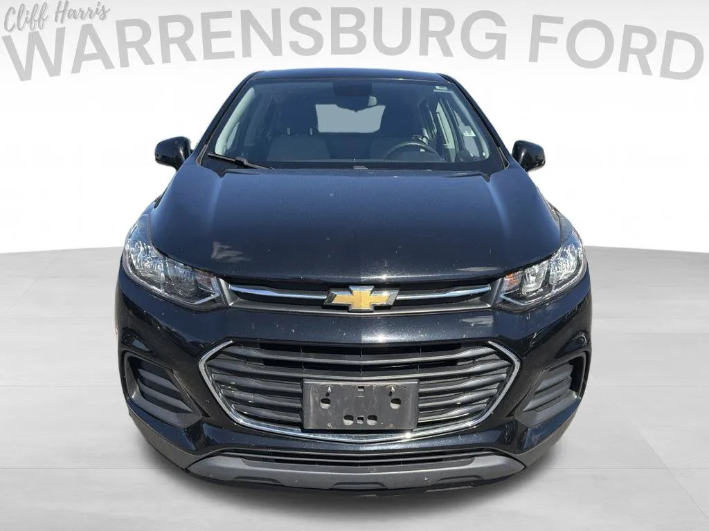 Used 2018 Chevrolet Trax LS with VIN 3GNCJKSBXJL157924 for sale in Kansas City