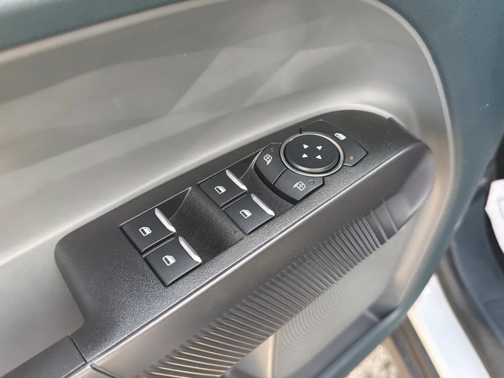2026 Ford Maverick XLT - Photo 12
