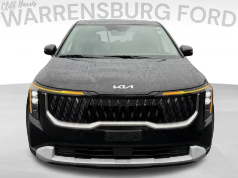 Photos of 2025 Kia Carnival LXS for sale in Warrensburg, MO at Warrensburg Ford
