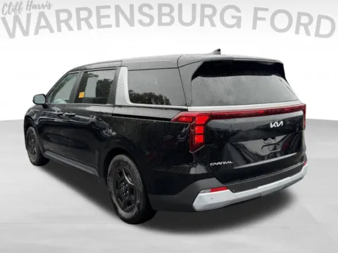 More photos of 2025 Kia Carnival LXS at Warrensburg Ford, MO