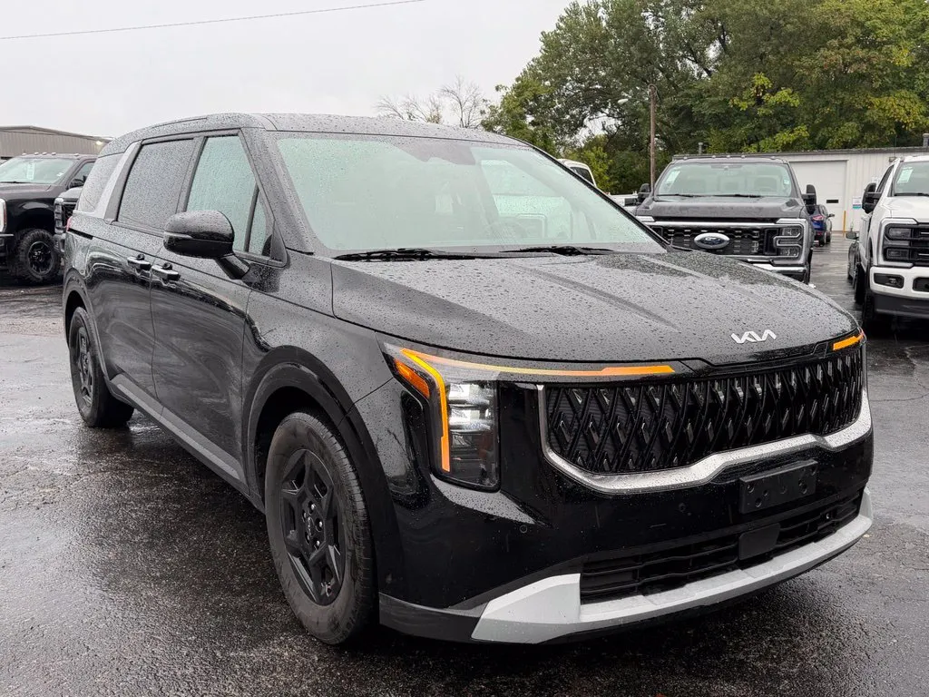 Black 2025 Kia Carnival LXS for sale in Warrensburg, MO