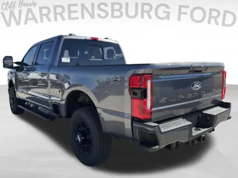 More photos of 2027 Ford F-250SD Lariat at Warrensburg Ford, MO
