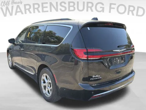 More photos of 2023 Chrysler Pacifica Limited at Warrensburg Ford, MO