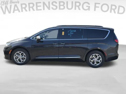 More photos of 2023 Chrysler Pacifica Limited at Warrensburg Ford, MO