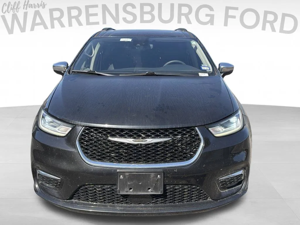 Used 2023 Chrysler Pacifica Limited with VIN 2C4RC1GG0PR619947 for sale in Kansas City
