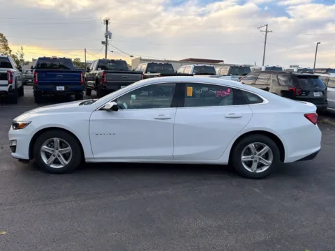 More photos of 2024 Chevrolet Malibu LT at Warrensburg Ford, MO