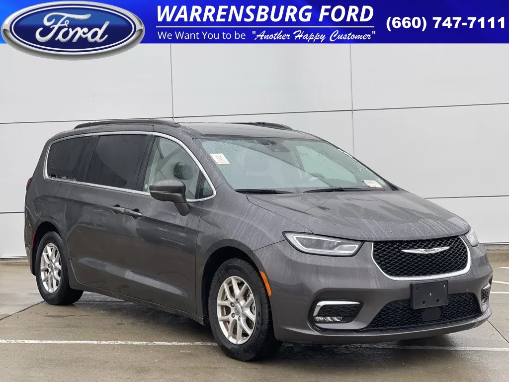 2022 Chrysler Pacifica Touring L for sale in Warrensburg, MO