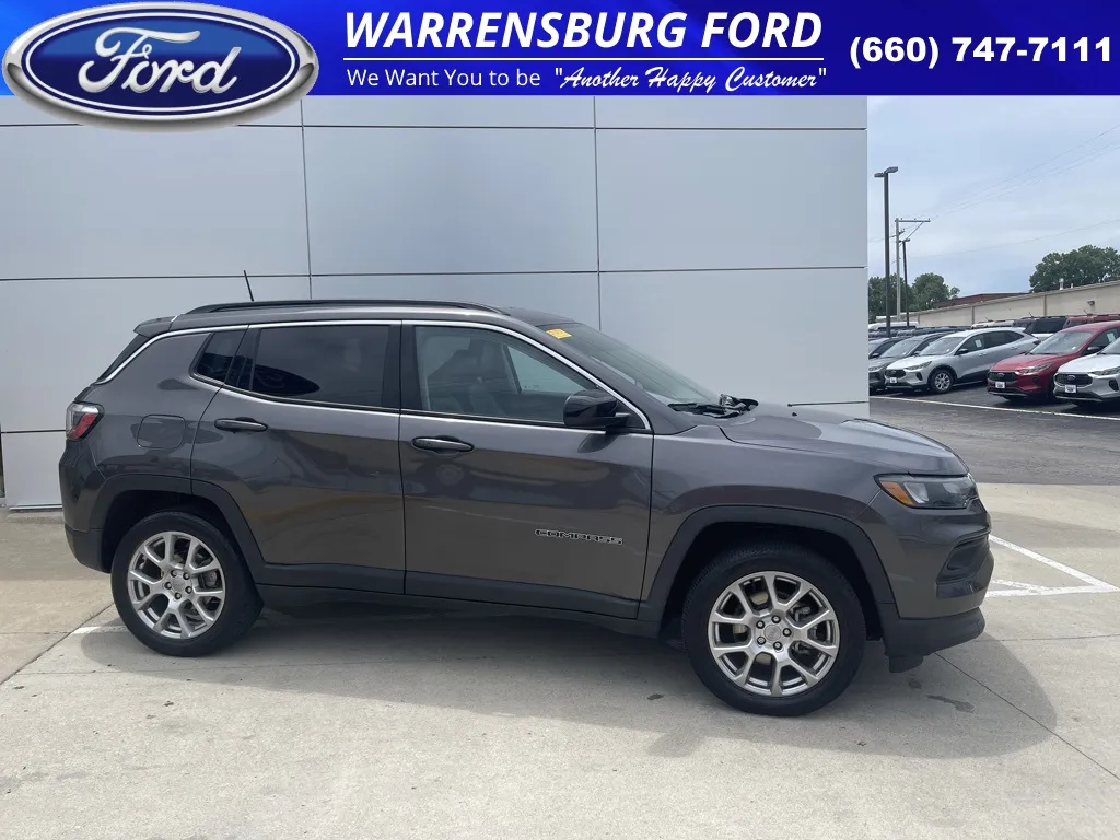 Gray 2022 Jeep Compass Latitude Lux for sale in Warrensburg, MO
