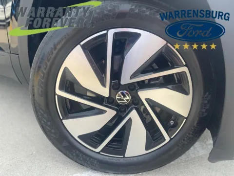 Photos of 2024 Volkswagen Atlas 2.0T SE w/Technology for sale in Warrensburg, MO at Warrensburg Ford