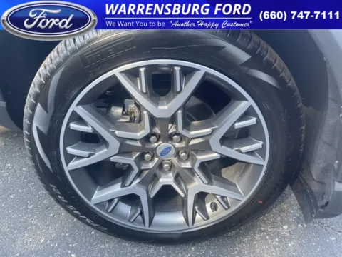 Photos of 2025 Ford Explorer Platinum for sale in Warrensburg, MO at Warrensburg Ford