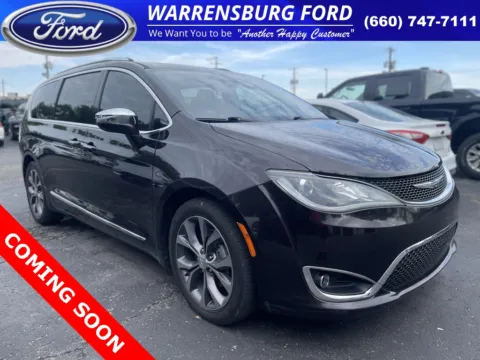 Unknown 2017 Chrysler Pacifica Limited for sale in Warrensburg, MO