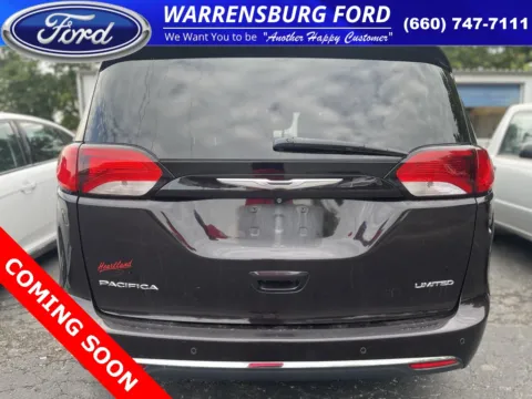 More photos of 2017 Chrysler Pacifica Limited at Warrensburg Ford, MO