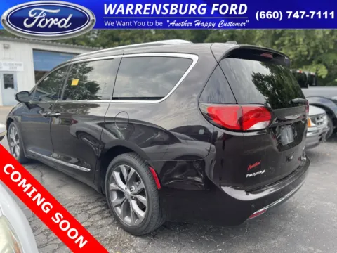 More photos of 2017 Chrysler Pacifica Limited at Warrensburg Ford, MO