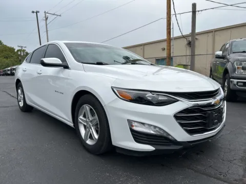 White 2022 Chevrolet Malibu LT for sale in Warrensburg, MO