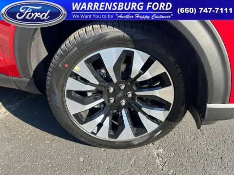 Photos of 2025 Ford Explorer Platinum for sale in Warrensburg, MO at Warrensburg Ford
