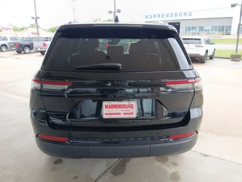 More photos of 2023 Jeep Grand Cherokee Altitude X at Warrensburg Ford, MO