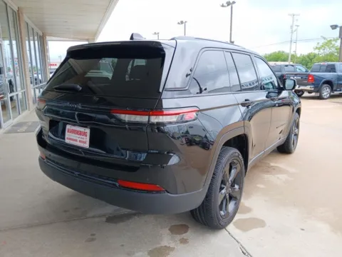 Another view of 2023 Jeep Grand Cherokee Altitude X for sale in Warrensburg, MO at Warrensburg Ford