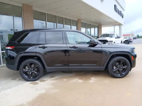 Photos of 2023 Jeep Grand Cherokee Altitude X for sale in Warrensburg, MO at Warrensburg Ford