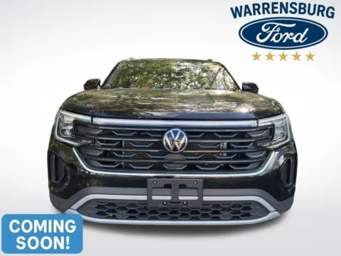 Photos of 2024 Volkswagen Atlas Cross Sport 2.0T SE w/Technology for sale in Warrensburg, MO at Warrensburg Ford