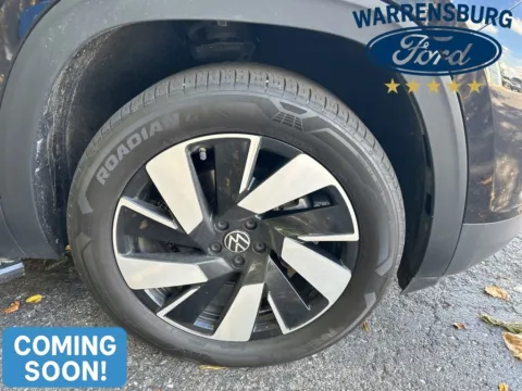 More photos of 2024 Volkswagen Atlas Cross Sport 2.0T SE w/Technology at Warrensburg Ford, MO