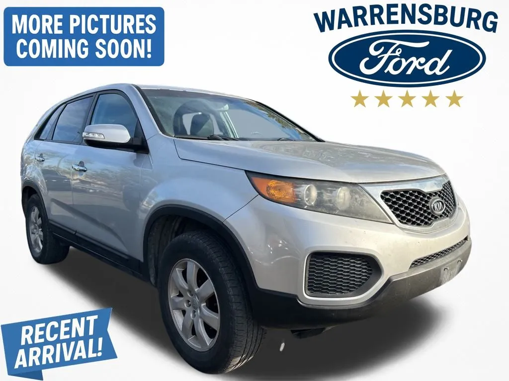Silver 2013 Kia Sorento LX for sale in Warrensburg, MO