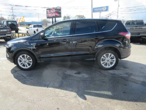 Photos of 2017 Ford Escape SE for sale in Jefferson City, TN at Farris Motor Company - Jefferson City