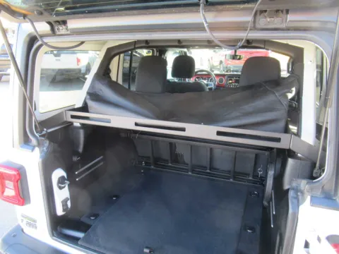 More photos of 2021 Jeep Wrangler Unlimited Rubicon at Farris Motor Company - Jefferson City, TN