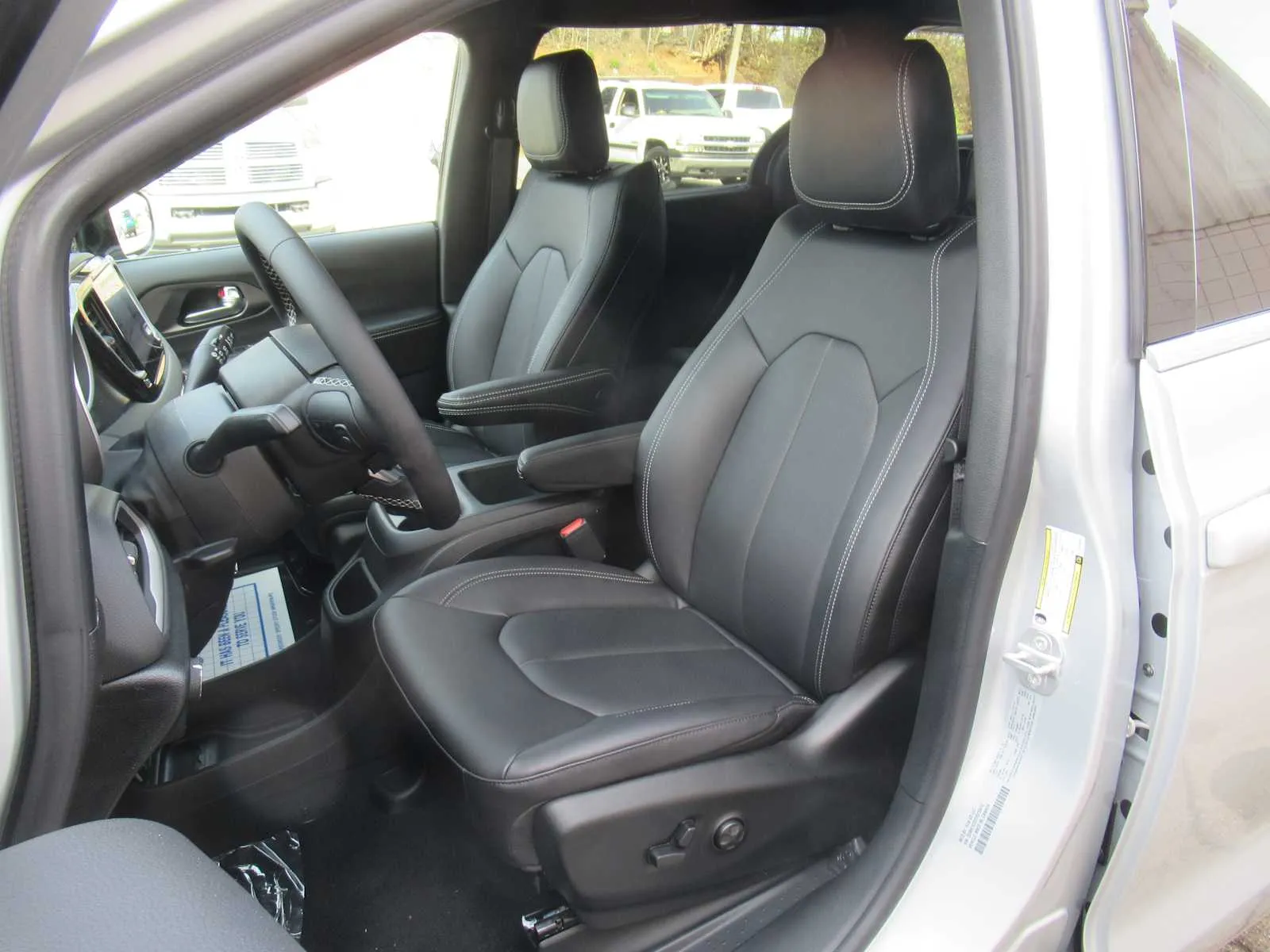 2026 Chrysler Voyager LX - Photo 15