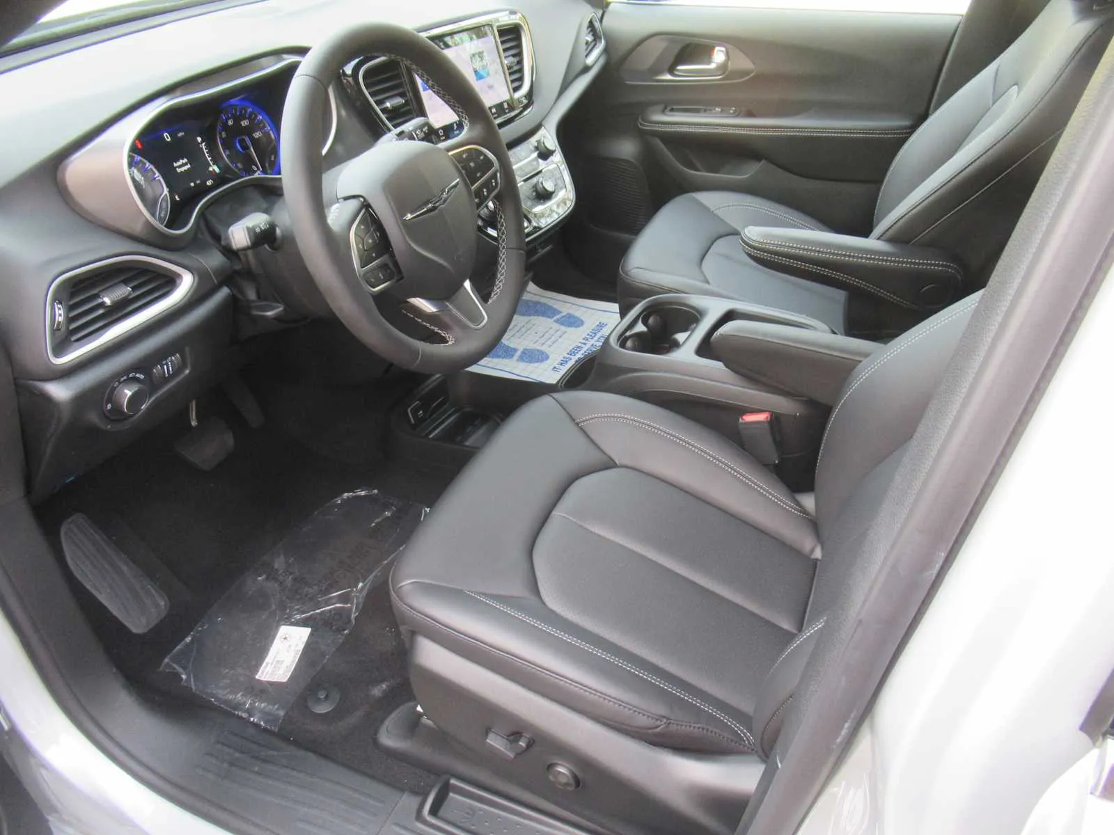 2026 Chrysler Voyager LX - Photo 19