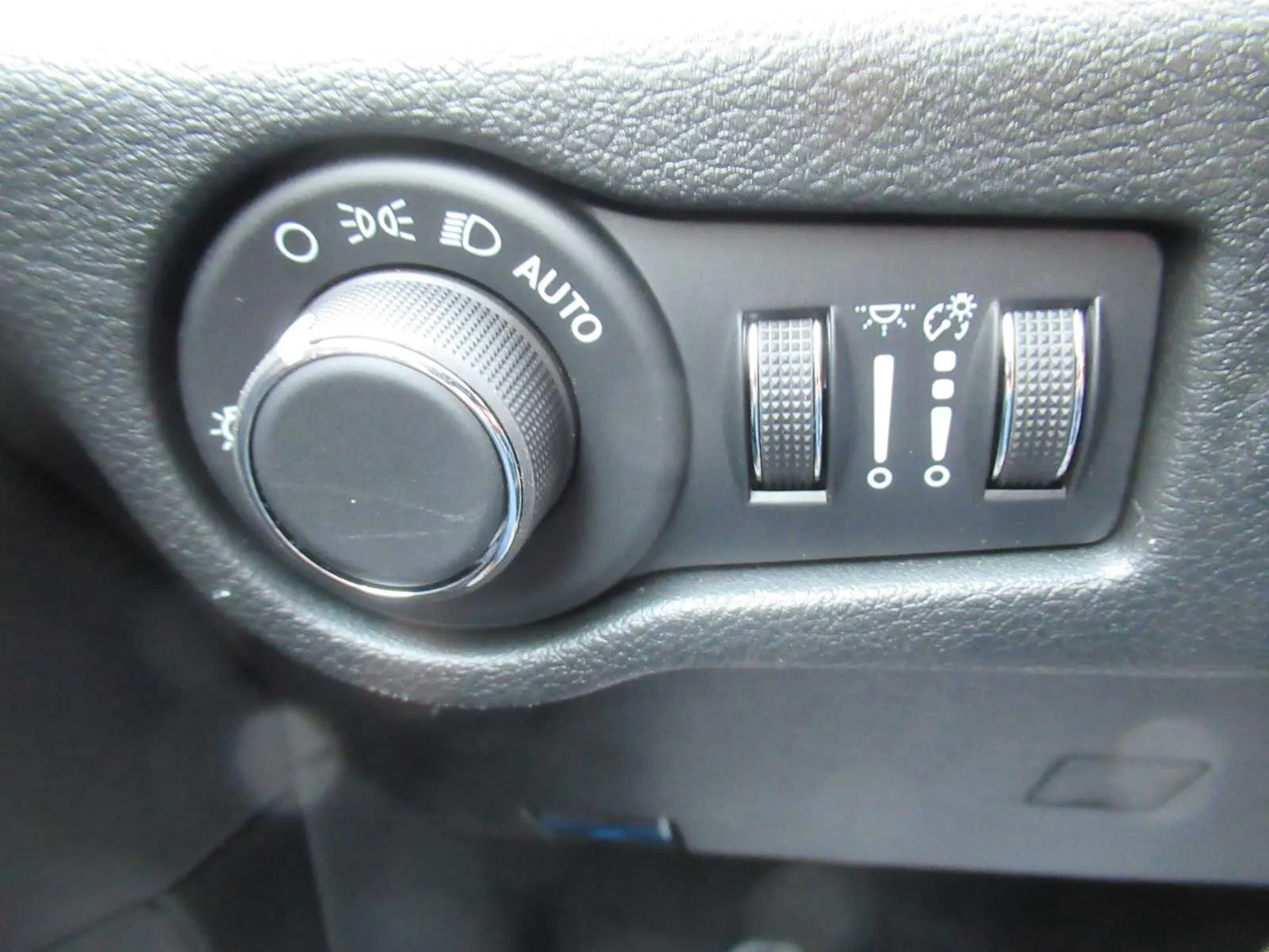 2026 Chrysler Voyager LX - Photo 26