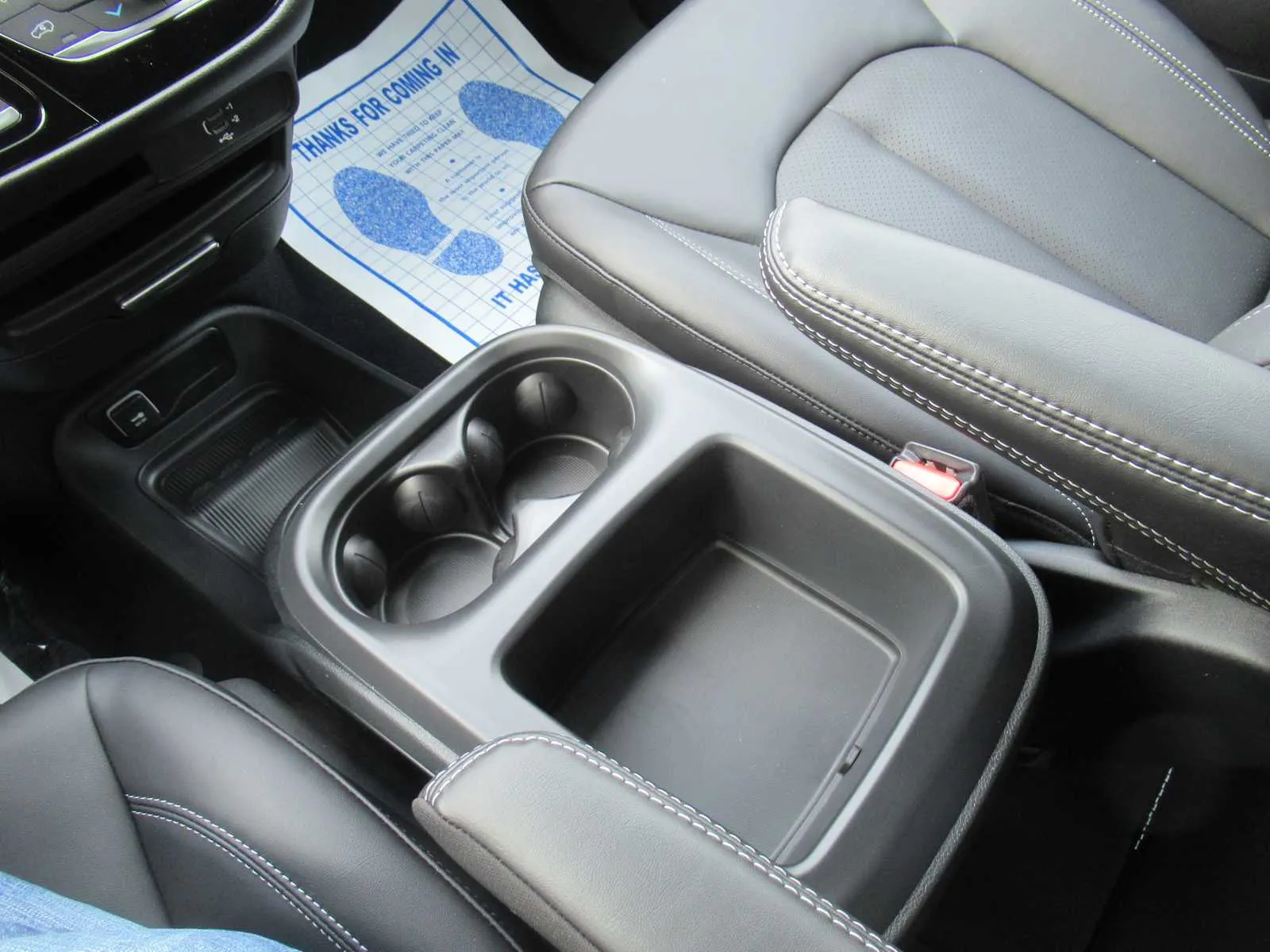 2026 Chrysler Voyager LX - Photo 32