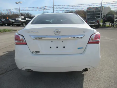 More photos of 2013 Nissan Altima 2.5 S at Farris Motor Company - Jefferson City, TN