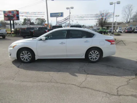 Photos of 2013 Nissan Altima 2.5 S for sale in Jefferson City, TN at Farris Motor Company - Jefferson City
